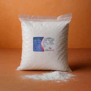 Bolsa de Bicarbonato de sodio de la marca Green Insuquimica en un fondo naranja y moderno